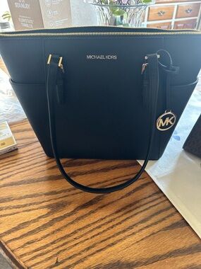 Michael Kors Charlotte Large Tote – Pristine Condition
